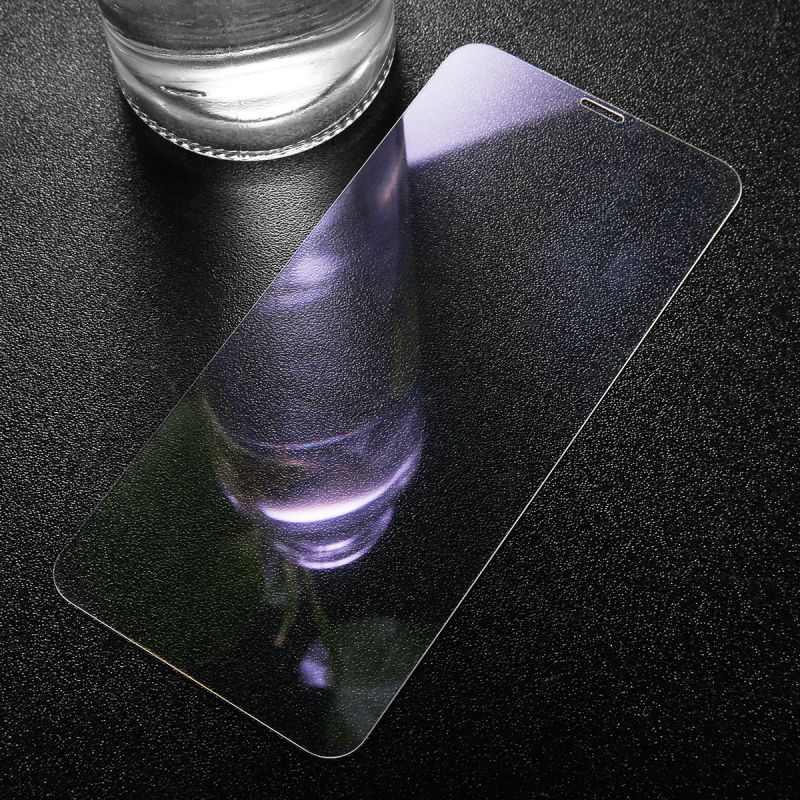 Tvrdené ochranné sklo pre iPhone X. Prekrýva prednú časť iPhone tým chráni telefón pred poškodením a zachová jeho pôvodný stav 3