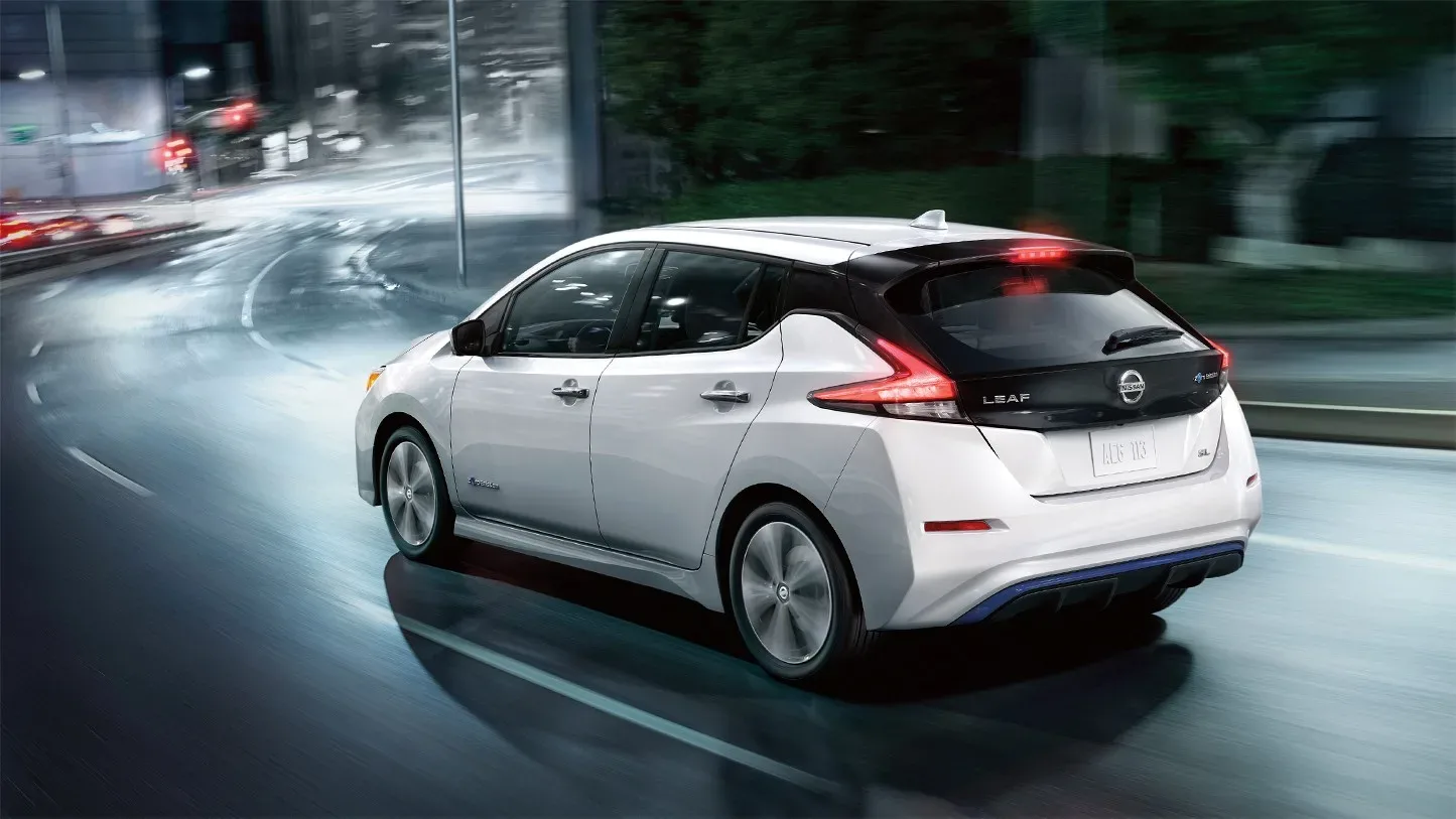 nissan leaf titulka jpg webp