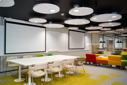 PHILIPS LIGHTING INNOGY TABLE AND SEATS