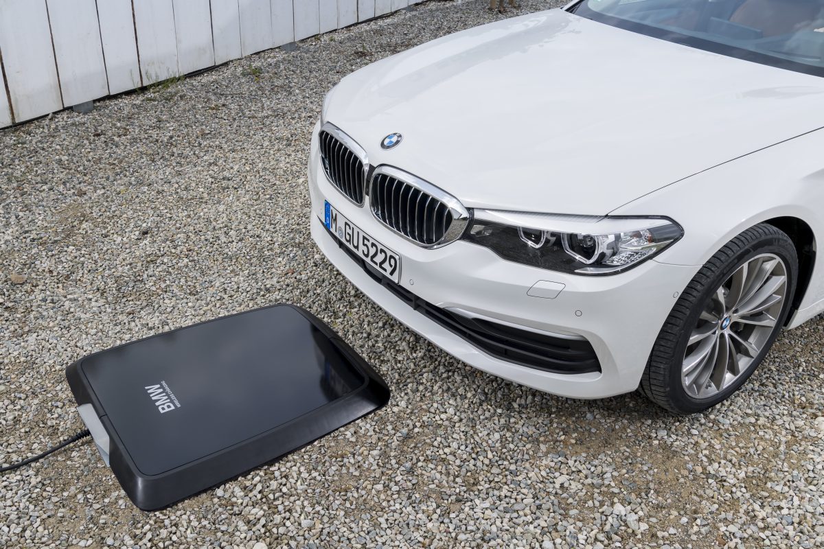 Zabudnite na káble BMW predstavilo bezdrôtovú nabíjačku