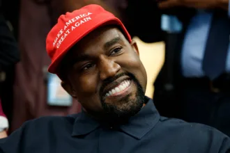 Kanye West biely dom ovalna pracovna donald trump iplane amerika apple iphonex