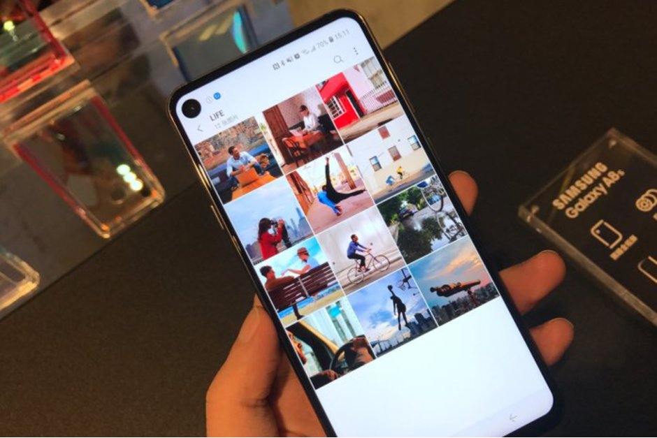 galaxy a8s otvor