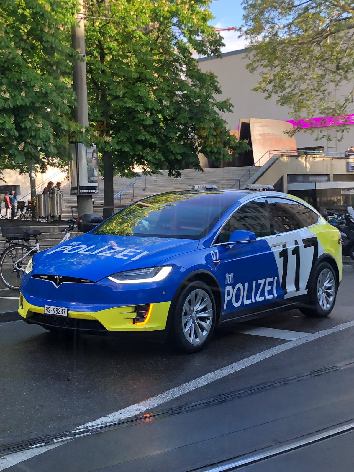 policia model x 6