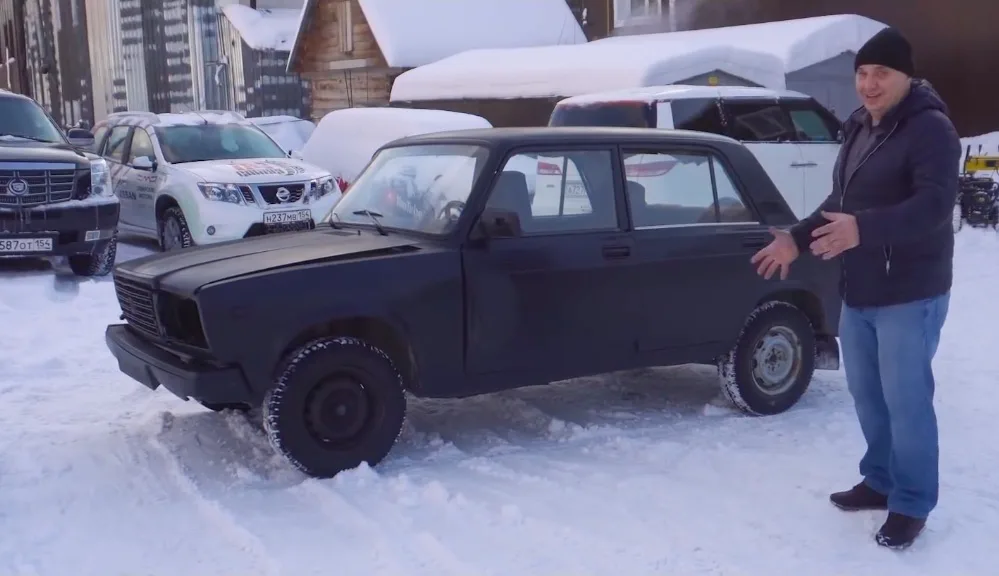 Lada vo farbe vantablack