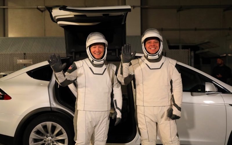 SpaceX bude používať na prepravu astronautov elektrické SUV Tesla Model