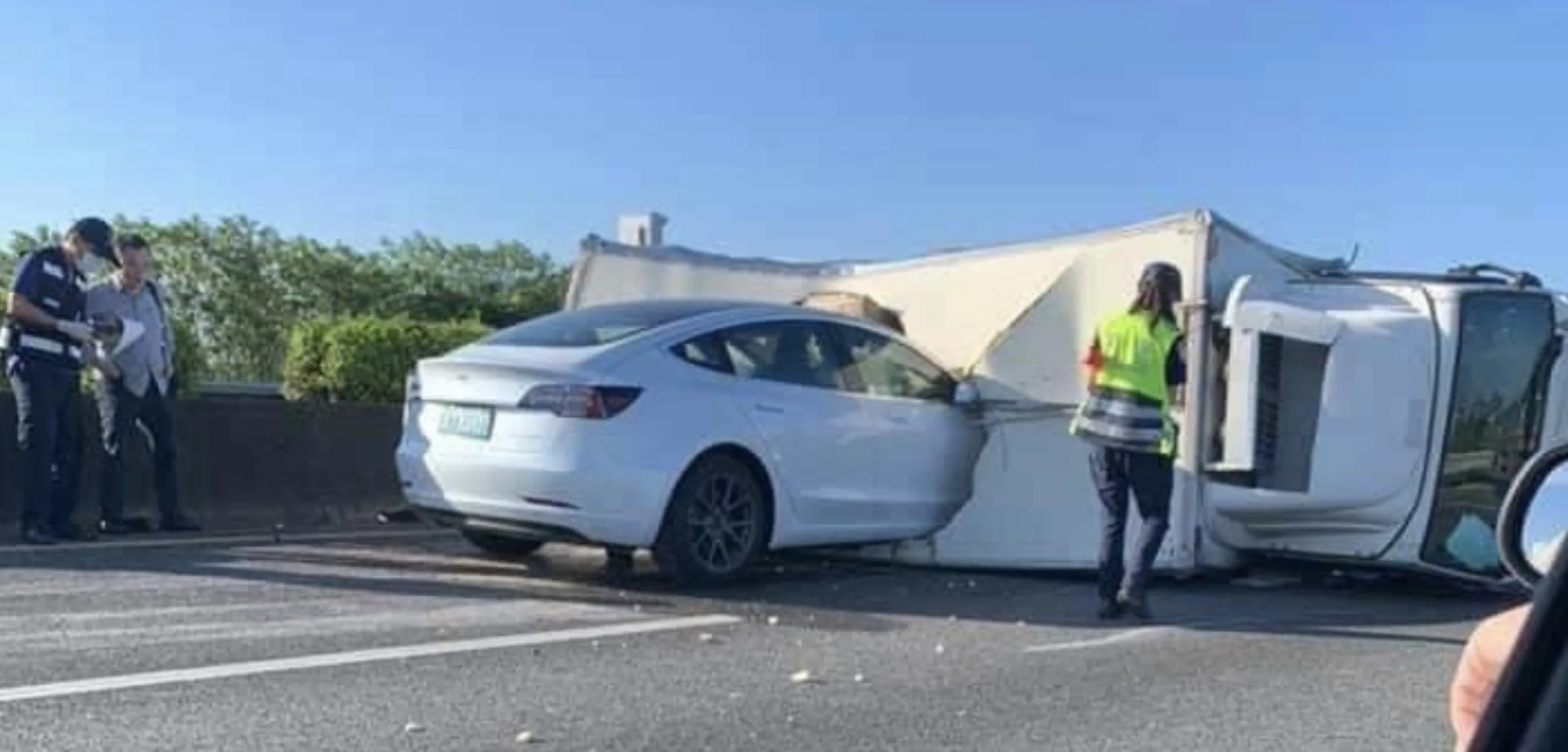 autopilot tesla model 3 jpg