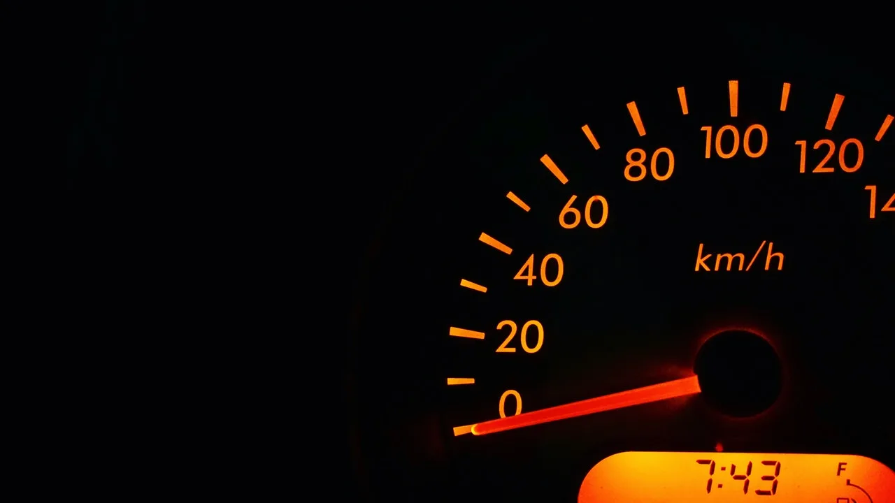 analogovy tachometer tit jpg