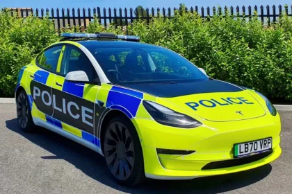 tesla policajny model 3