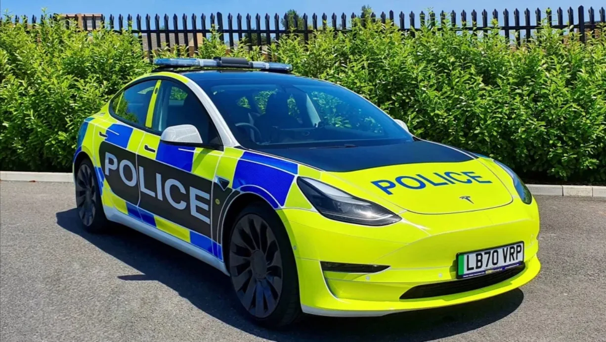 tesla policajny model 3 jpg