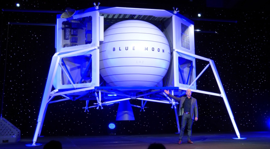 Jeff Bezos a lunárny pristávací modul Blue Moon.