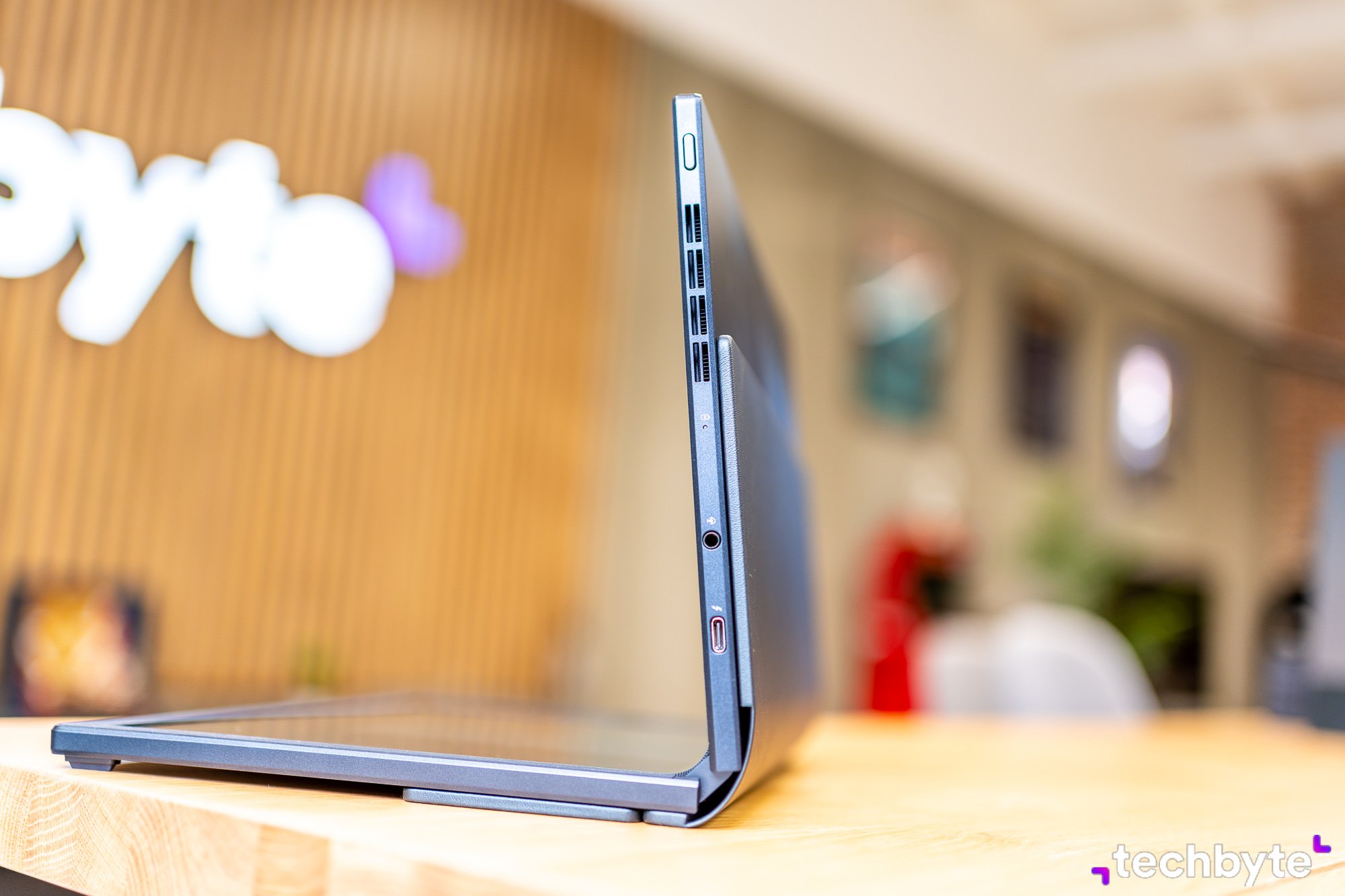 Asus Zenbook 17 Fold OLED