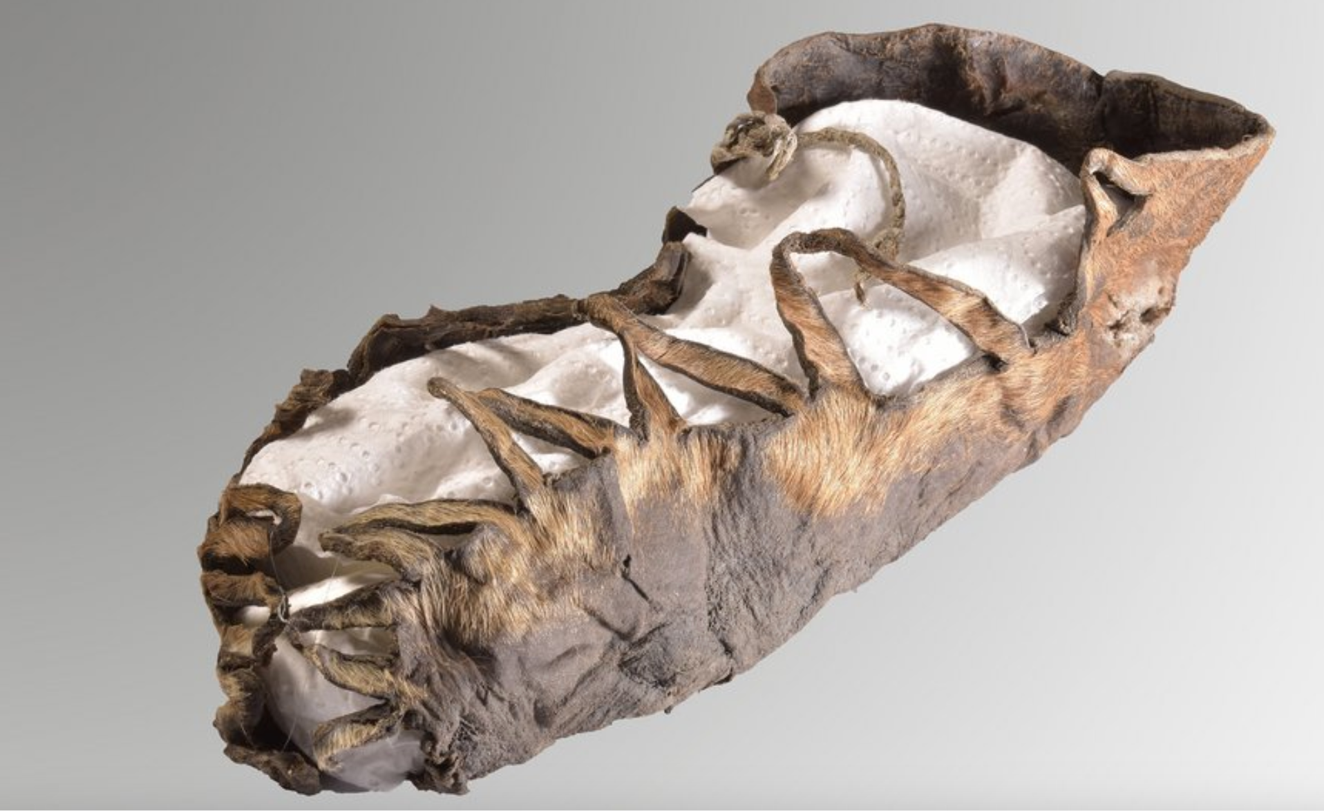 Detská obuv z doby železnej objavená nemeckým banským múzeom v Bochume