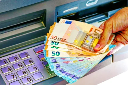 Peniaze, bankomat, euro