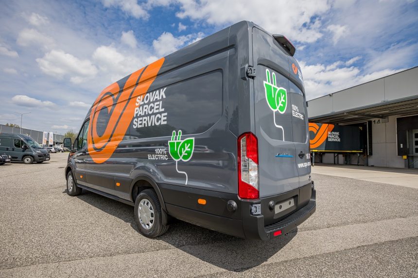 Elektrická dodávka Ford E-transit v službách kuriérskej spoločnosti SPS