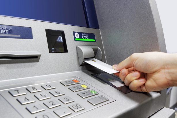 Bankomat, PIN kód, banky, platobné karty