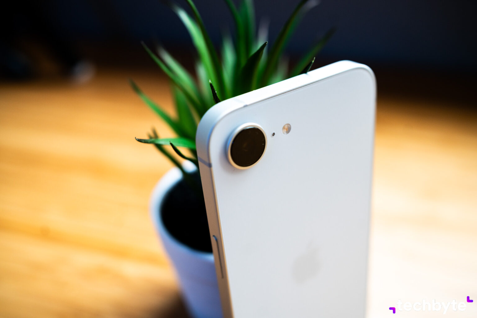 Apple iPhone 16e