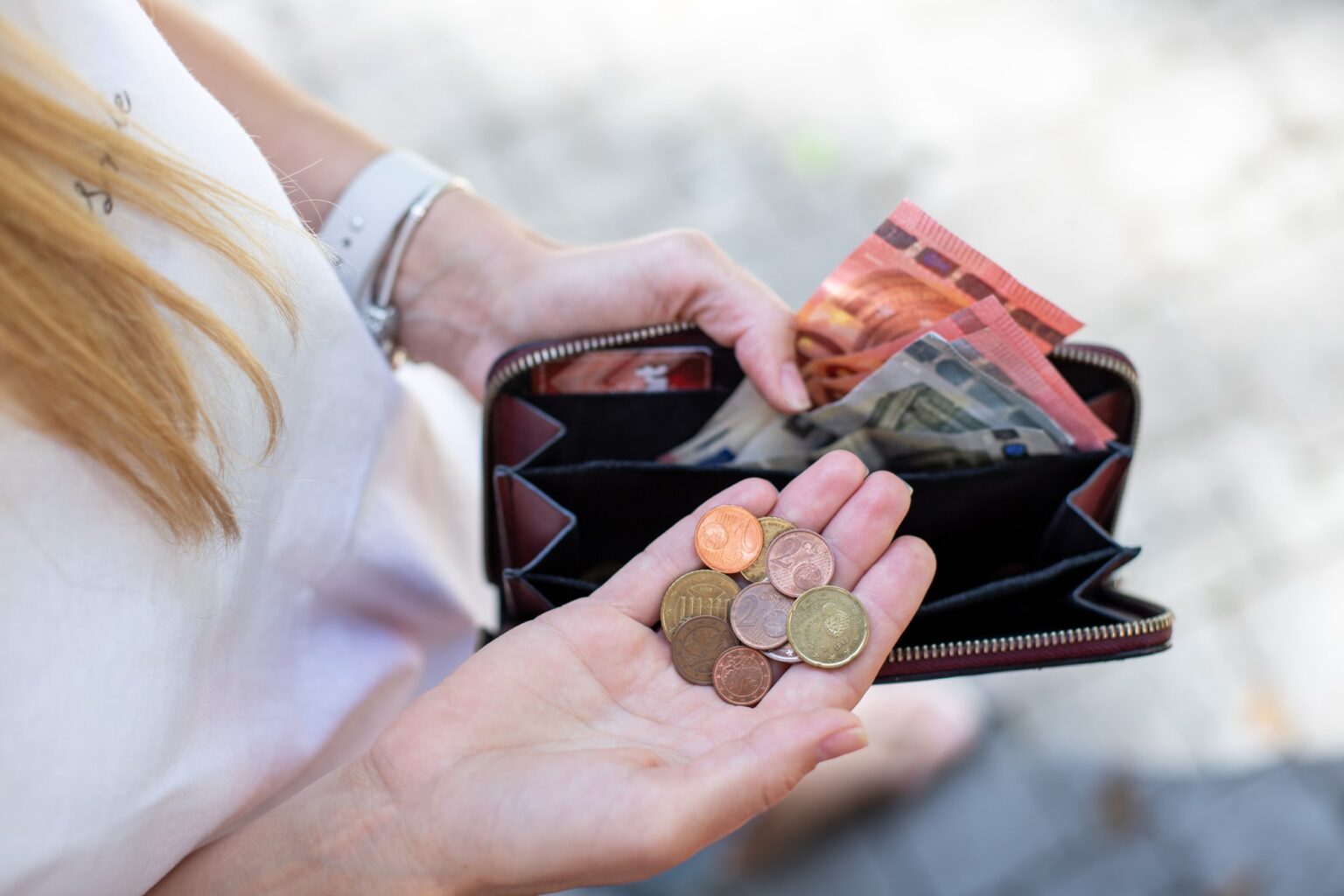 Peniaze, štát, životné minimum, euromince, hotovosť, zdražovanie, štát, konsolidácia, poplatky, DPH, sirotský dôchodok