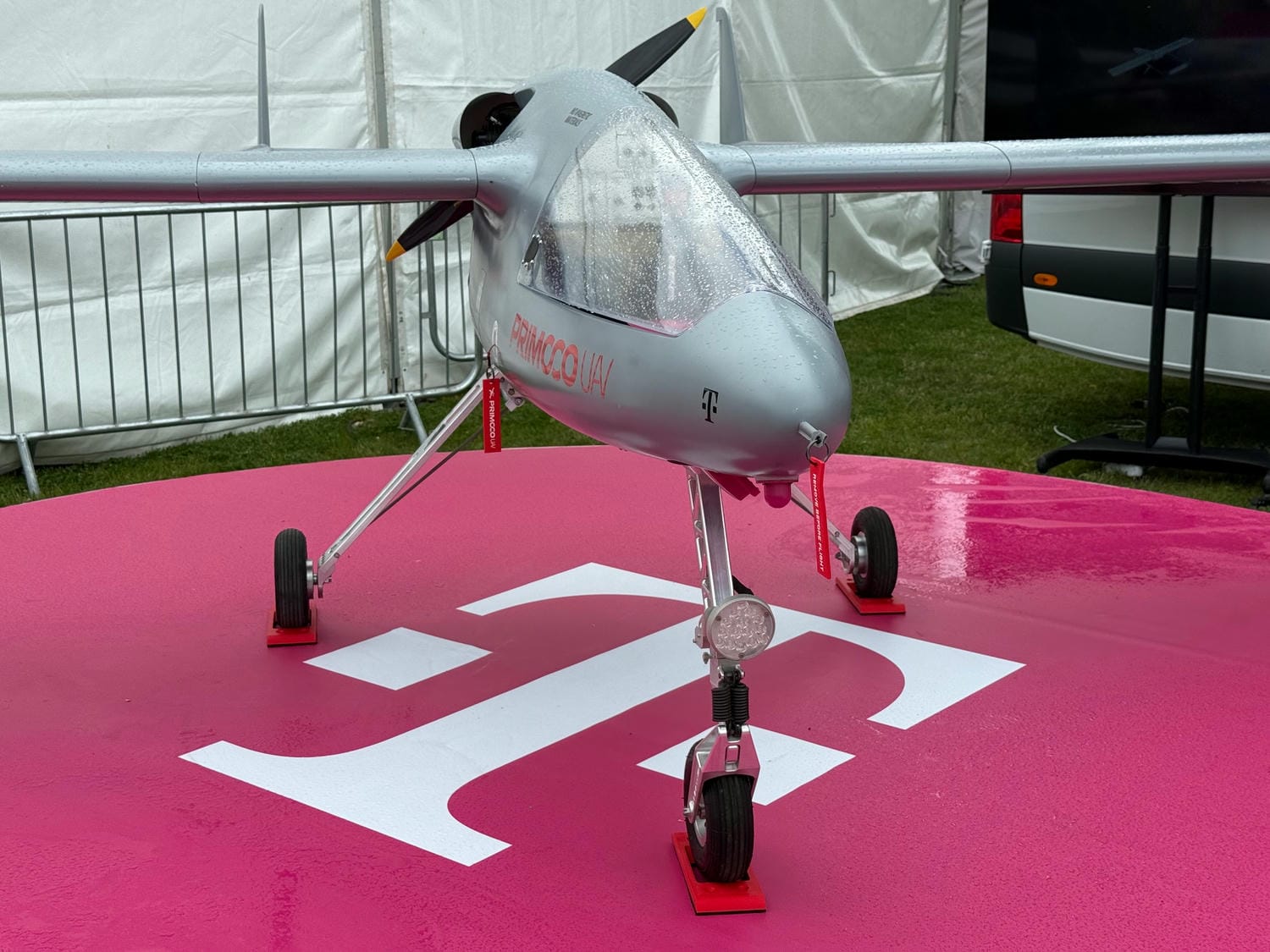 Telekom ukázal dron, ktorý dokáže poskytnúť mobilné pripojenie v oblastiach bez infraštruktúry