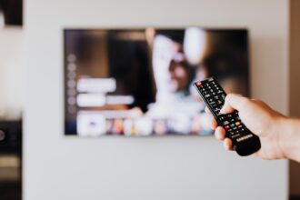 tv, televízia, ovládač, sledovanie, diváci, televízne stanice, Skylink, Sweet TV