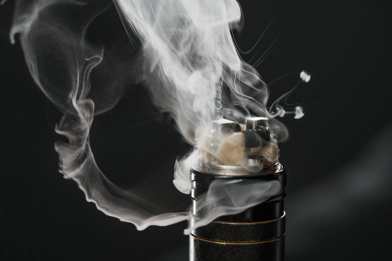 Fajčenie, cigarety, ochutené tabakové výrobky, e-cigarety, zákaz, štát
