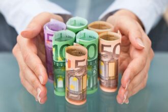 euro, peniaze, bankovky, mince, daň, poplatok, štát, povinnosť, DPH, príspevok