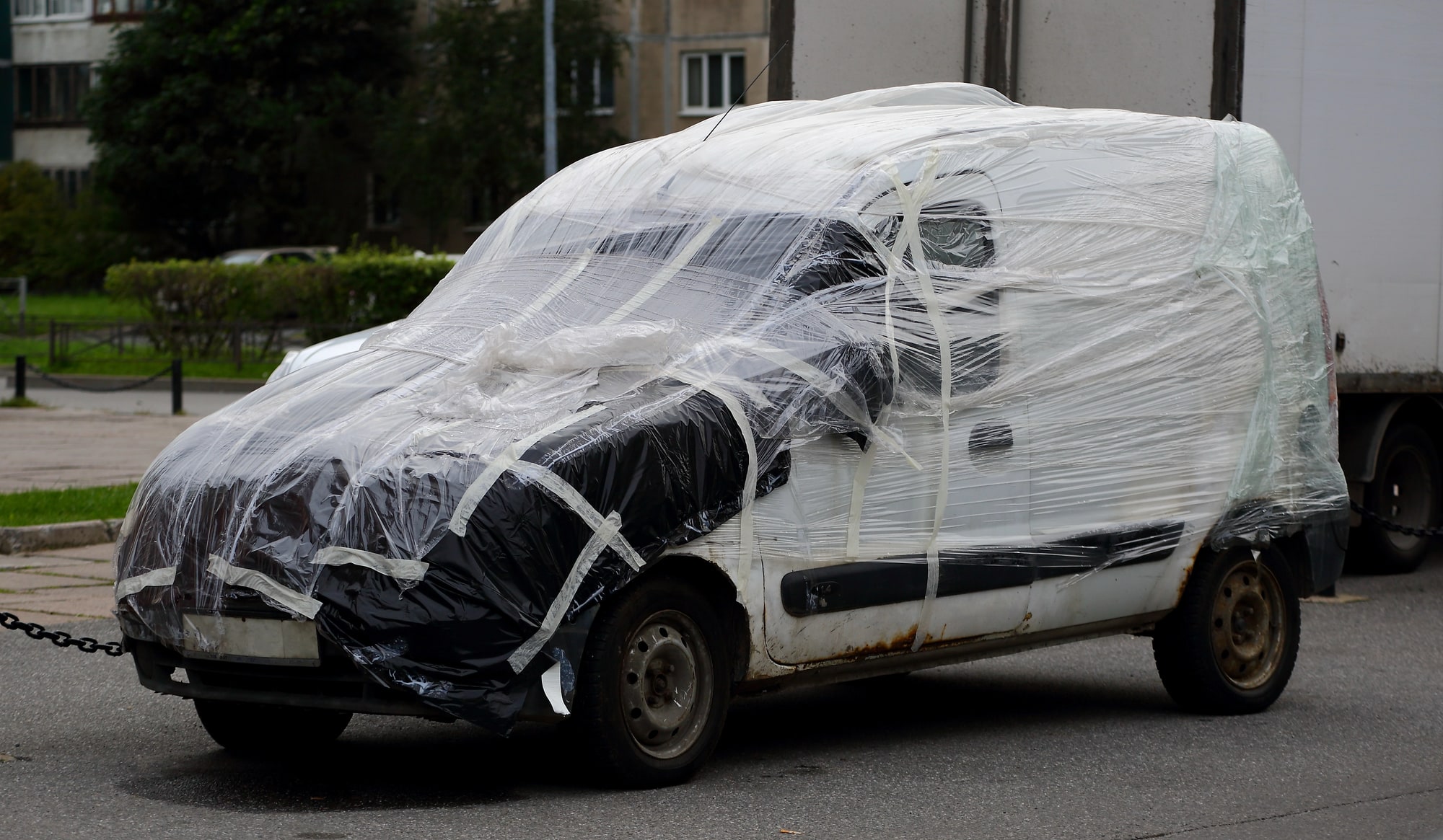Staré pokazené auto