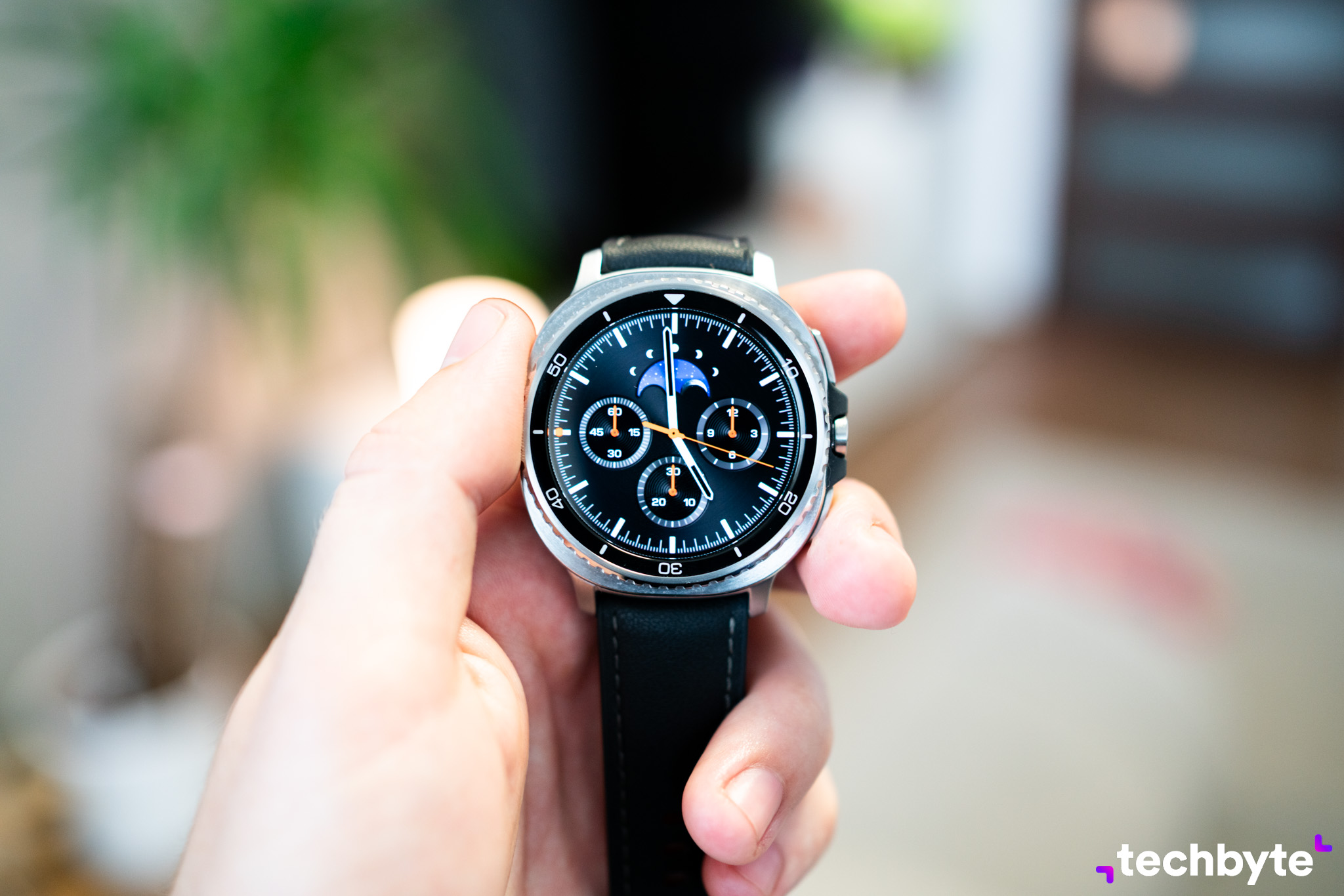 RECENZIA Samsung Galaxy Watch8 Classic: Vo fitku makač, v spoločnosti elegán