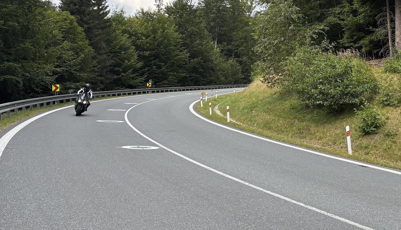 nové značenie na cestách pre motorkárov