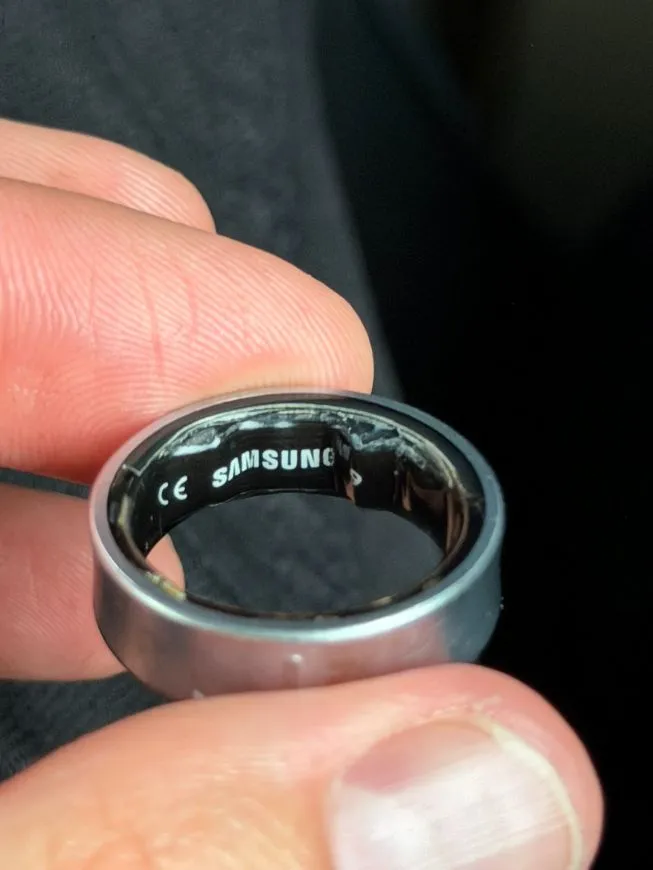 Poškodený Galaxy Ring