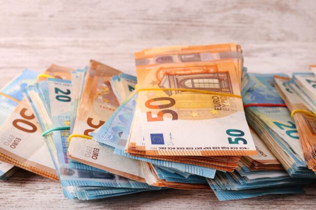 Peniaze, voľno, štát, poplatky, kataster, dôchodok, priemerná mzda, penále, dôchodky, výhry, štát, sankcie, dane, daňový bonus