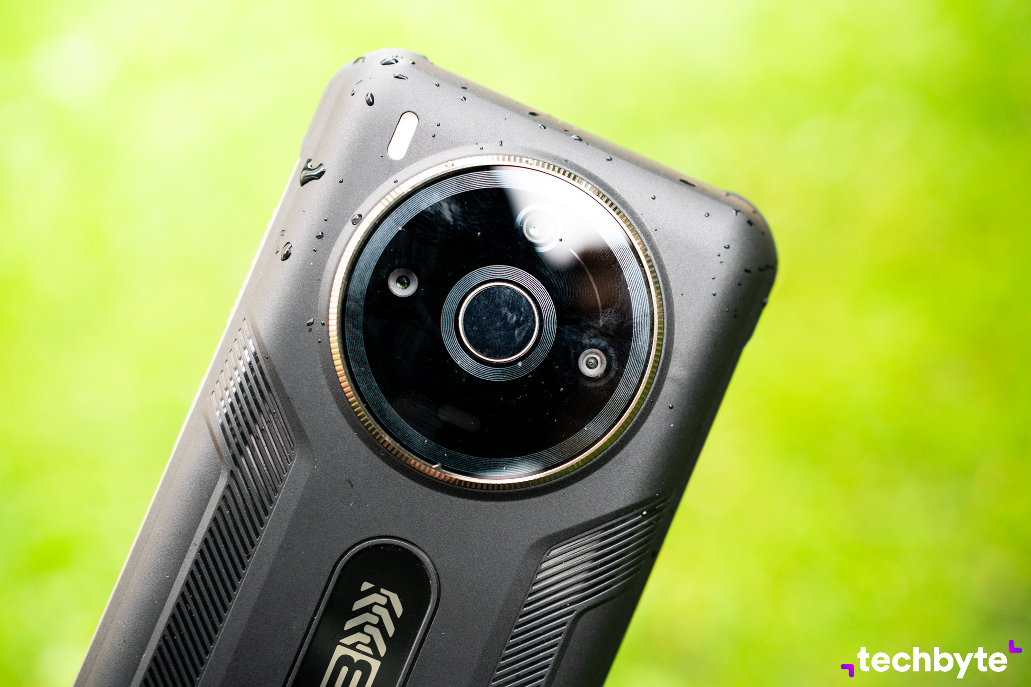 JCB Toughphone P20: Pracujete v tvrdých podmienkach? Tento telefón je presne pre vás