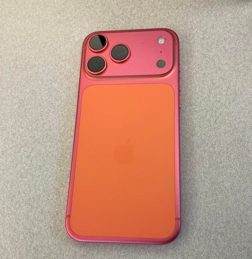 zafarbený iPhone 17 Pro Max (oranžová)