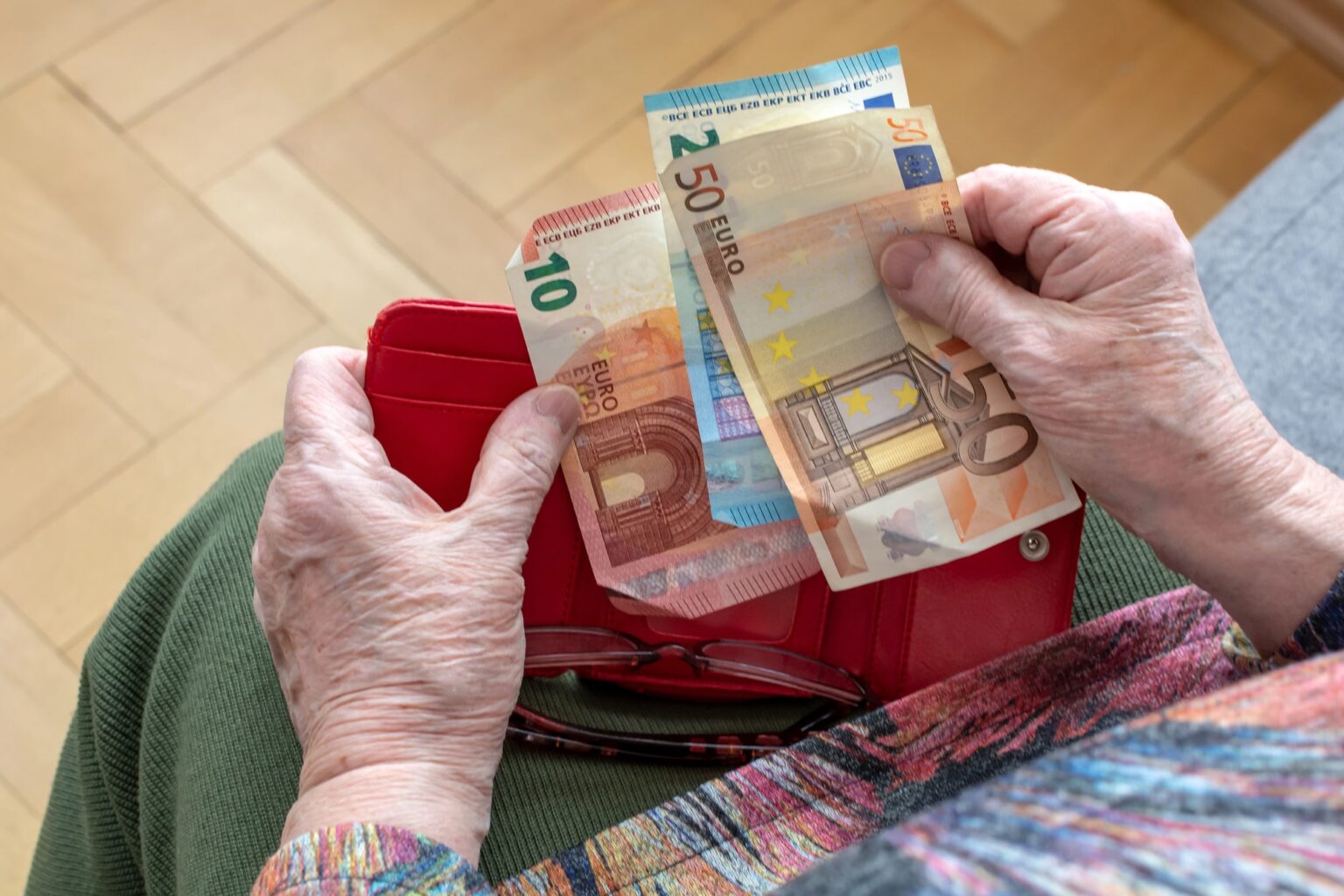Peniaze, penzisti, dôchodok, 13. dôchodok, rodičovské dôchodky, dôchodková prognóza