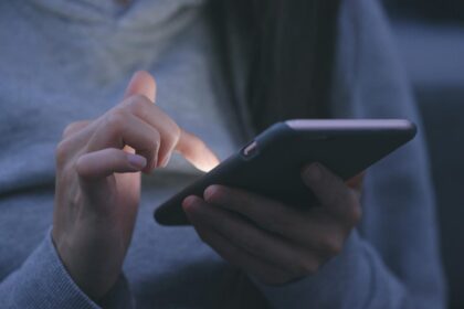 smartfón, sociálne siete, krátke videá, scrollovanie