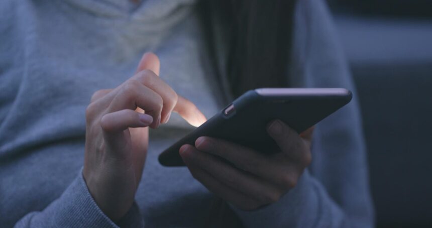 smartfón, sociálne siete, krátke videá, scrollovanie, PDF dokumenty