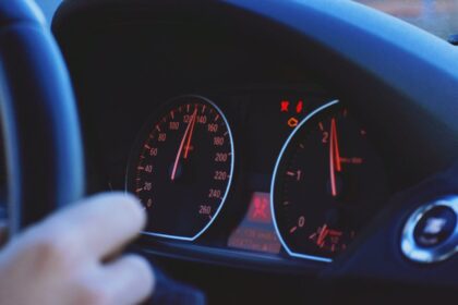auto, vodič, tachometer