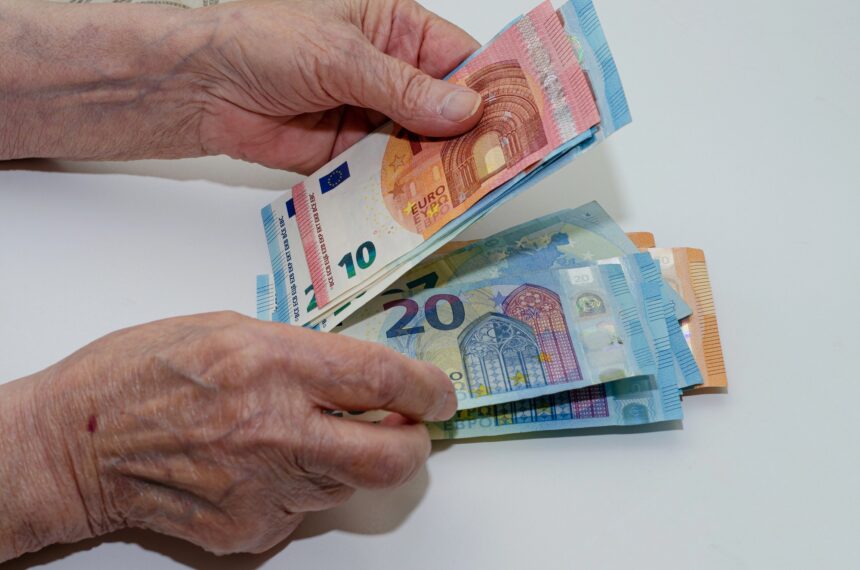 Dôchodok, peniaze, euro