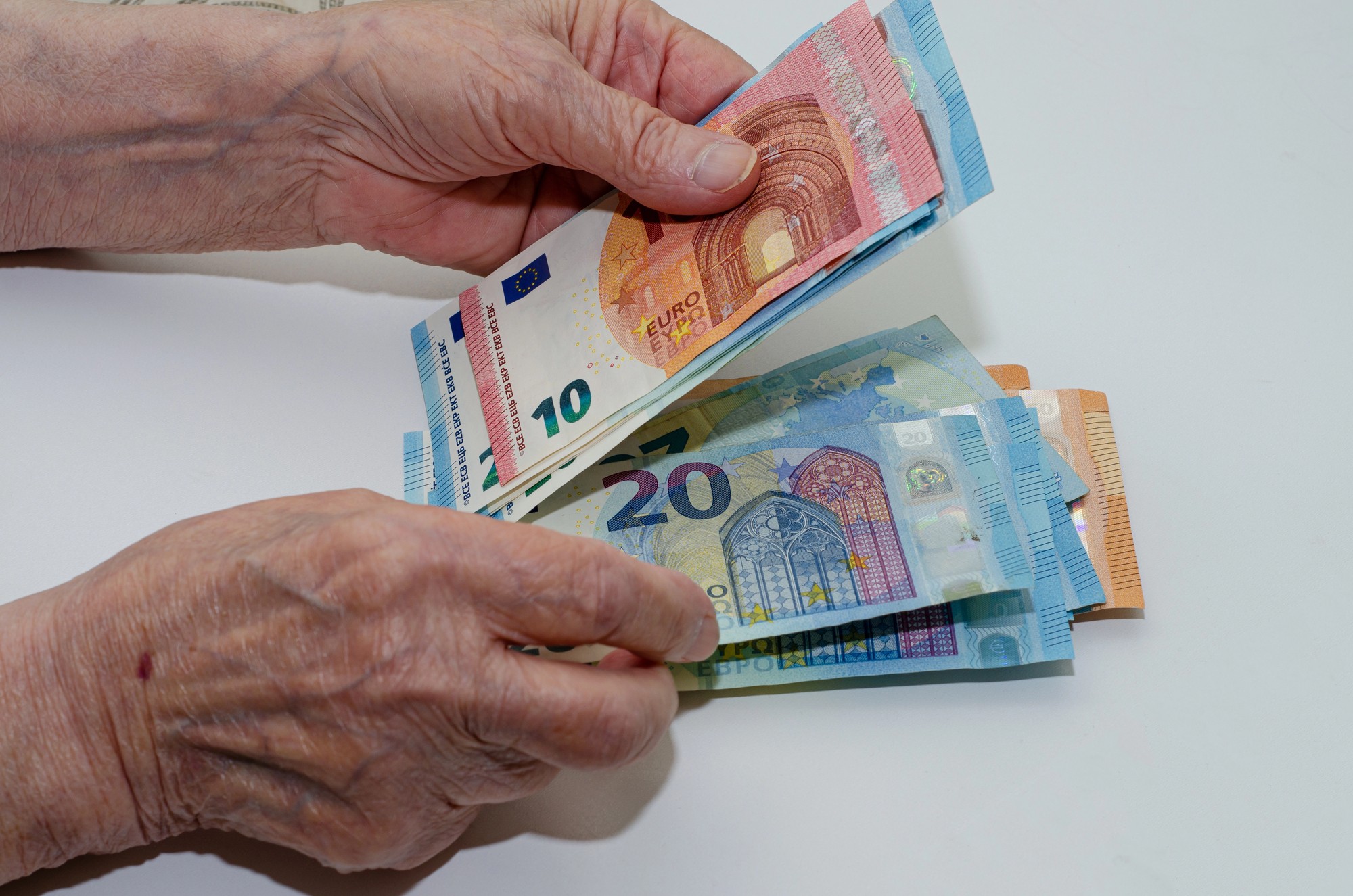 Dôchodok, peniaze, euro