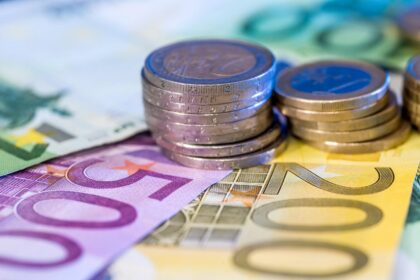 euro, peniaze, bankovky, mince