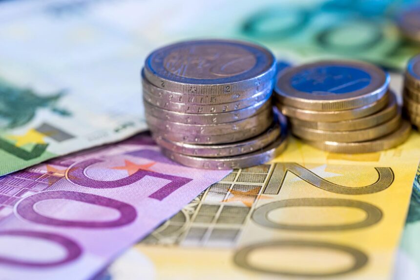 euro, peniaze, bankovky, mince