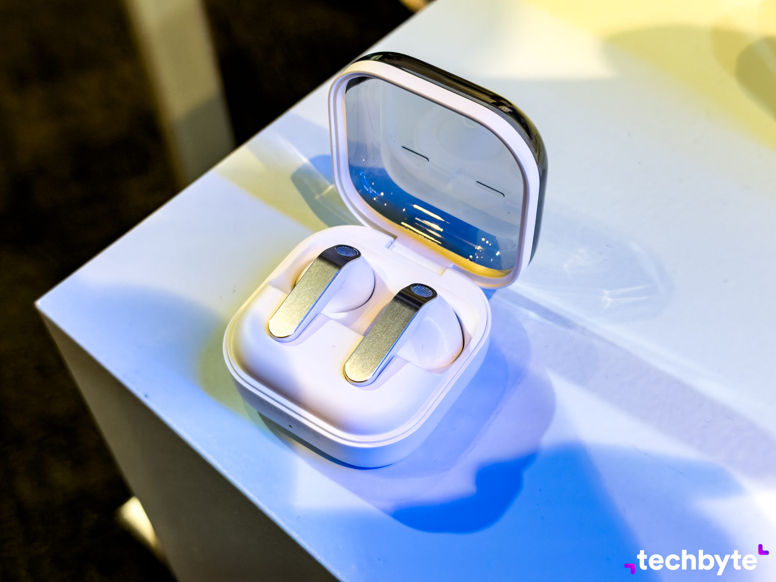 Samsung Galaxy Buds4, Buds4 Pro