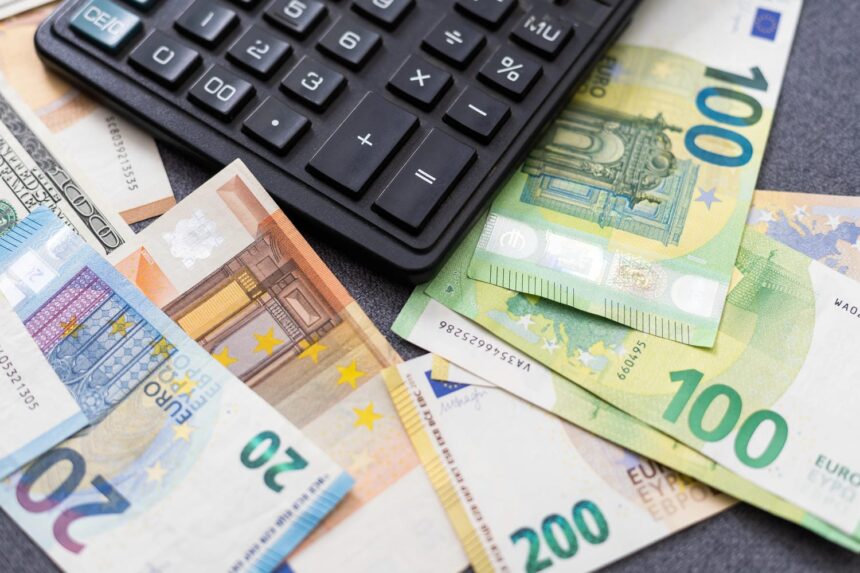 peniaze, bankovky, mince, ošetrovné