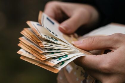 peniaze, bankovky, mince, euro, DPH, daň