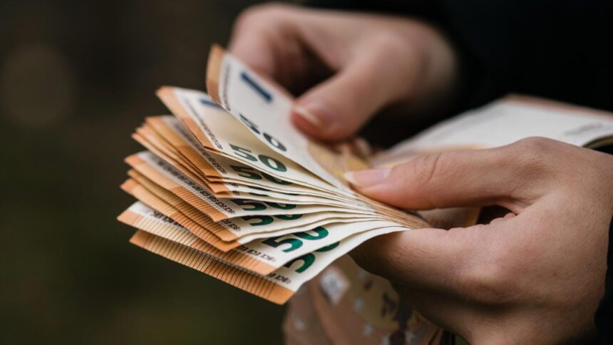 peniaze, bankovky, mince, euro, DPH, daň