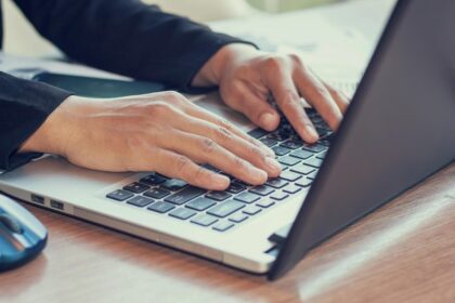 počítač, notebook, elektronické prihlášky