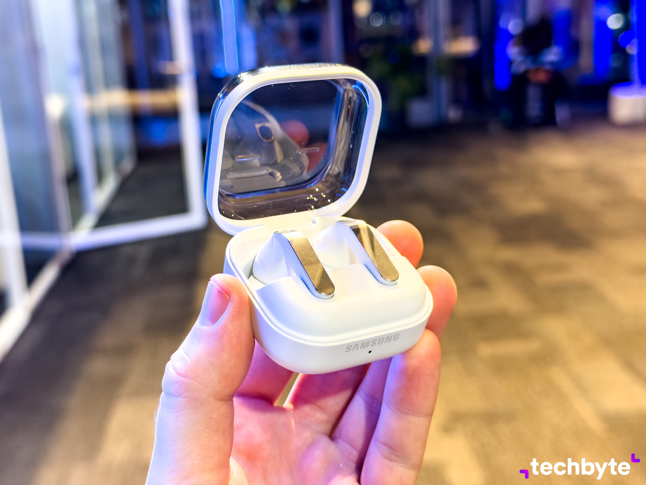 Samsung Galaxy Buds4, Buds4 Pro