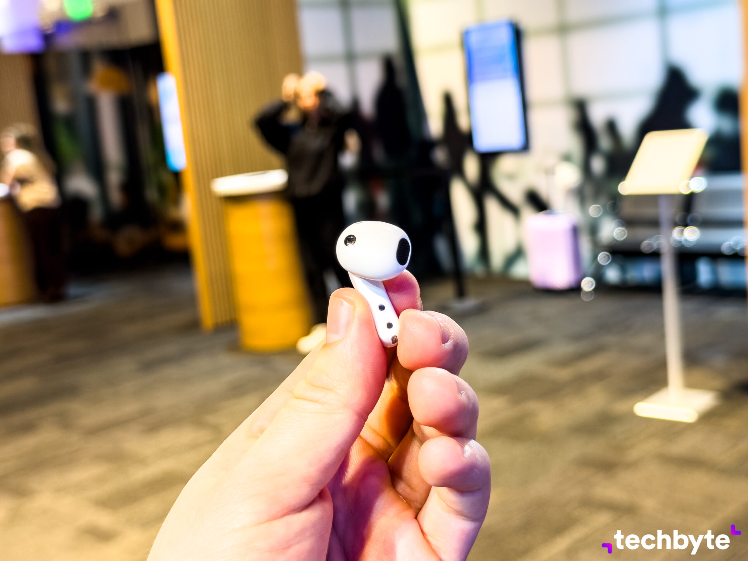 Samsung Galaxy Buds4, Buds4 Pro