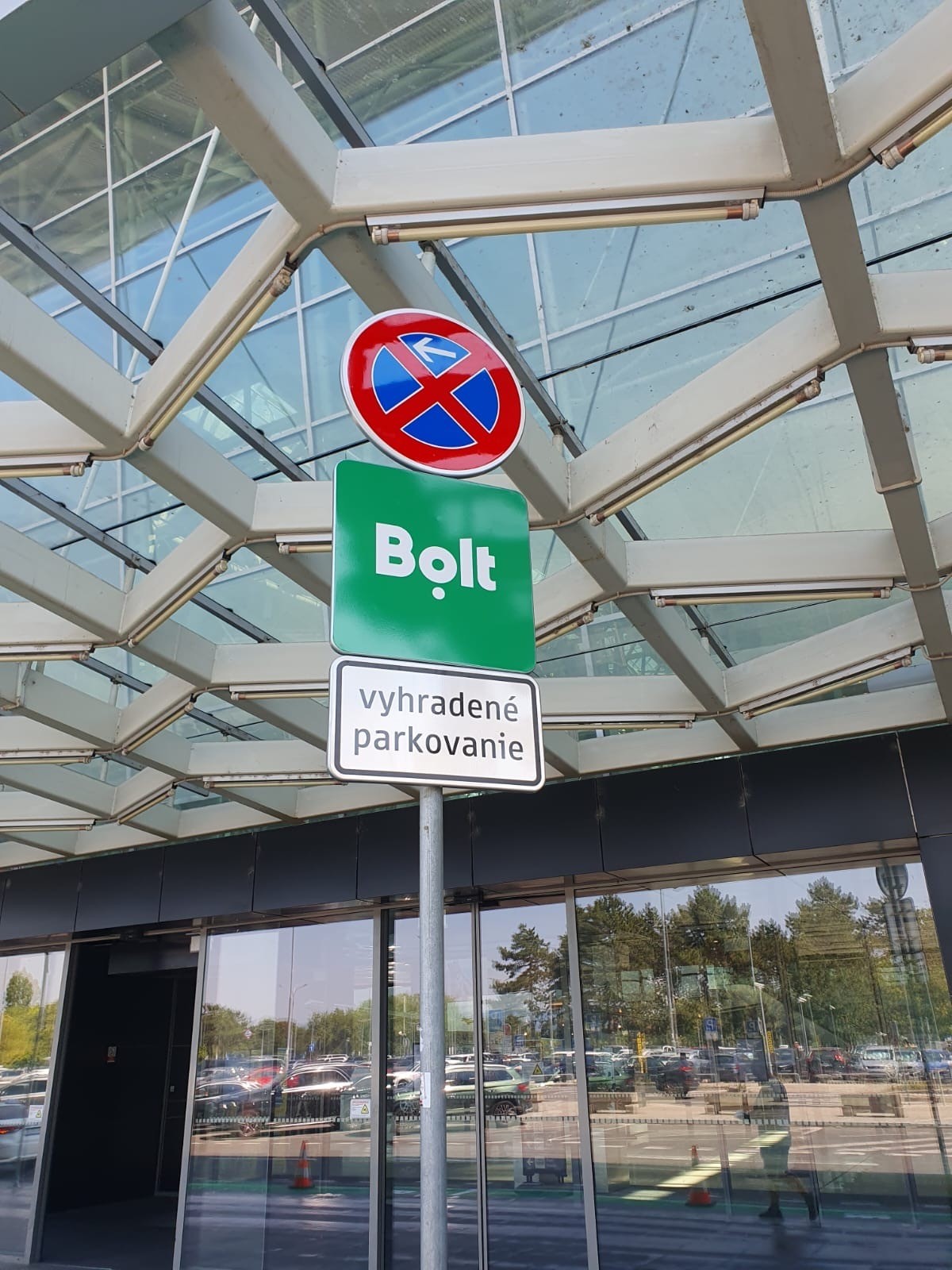 Bolt Letisko M. R. Štefánika Bratislava