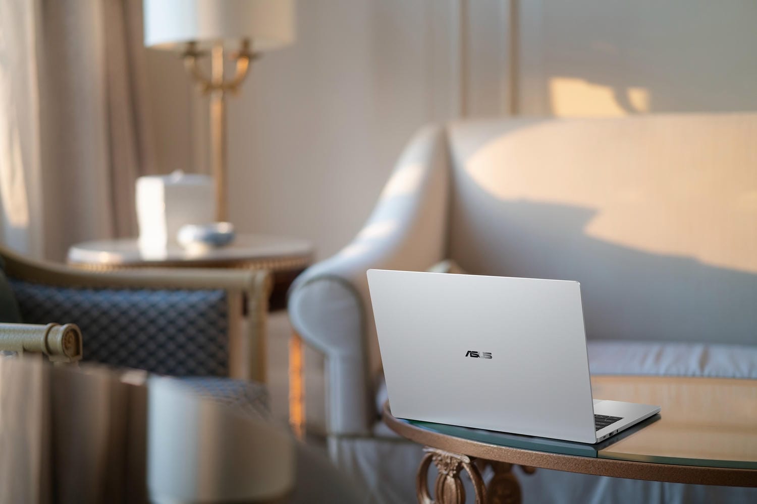 ASUS ExpertBook A7